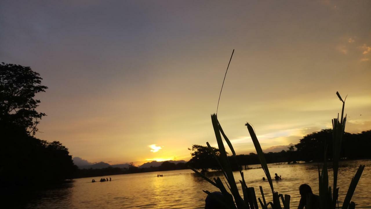 Cassia Udawalawe Hotel Luaran gambar